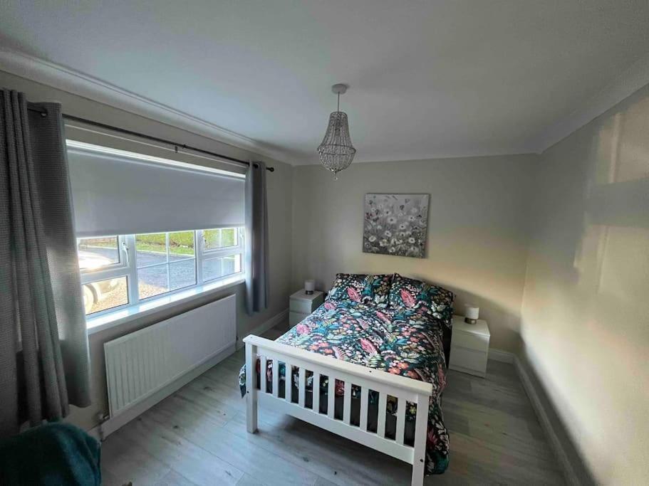 Cosy 4 Bed Bungalow In Quiet Residential Area! Strabane Exterior photo